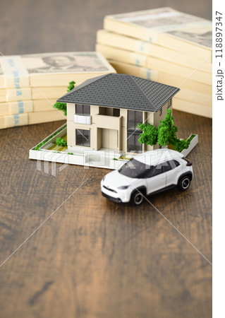 家と車のミニチュアと札束(新紙幣) 家と車のミニチュアと札束(新紙幣) 118897347