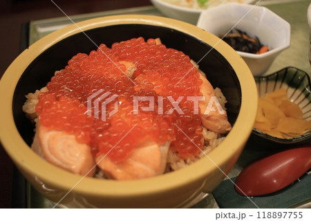 宮城県亘理町の郷土料理、はらこ飯 118897755