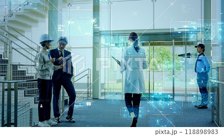 企業で働く様々な職業の人々とデジタルテクノロジー バナー・広告向け横長ビジュアル 企業で働く様々な職業の人々とデジタルテクノロジー バナー・広告向け横長ビジュアル 118898983