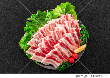 豚バラ　焼肉用　皿盛り　俯瞰 118899682