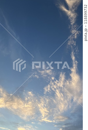 秋の夕空 118899732