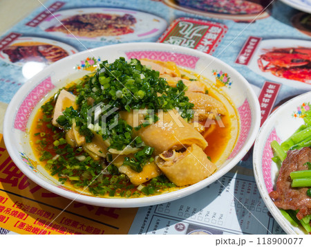 White-cut chicken with scallion oil, delicious Cantonese dish White-cut chicken with scallion oil, delicious Cantonese dish 118900077