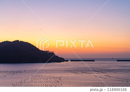 【港素材】大船渡湾の朝焼け【岩手県】 【港素材】大船渡湾の朝焼け【岩手県】 118900188
