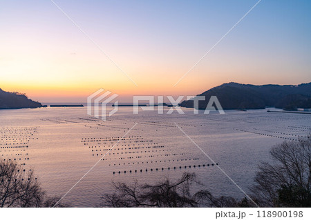 【港素材】大船渡湾の朝焼け【岩手県】 118900198
