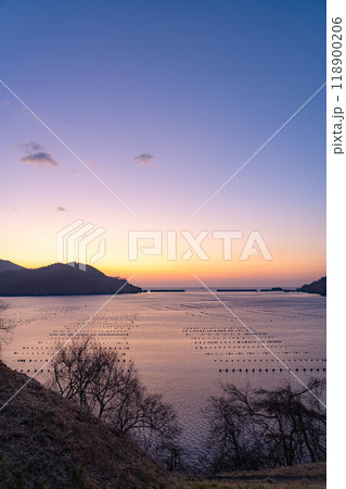 【港素材】大船渡湾の朝焼け【岩手県】 118900206