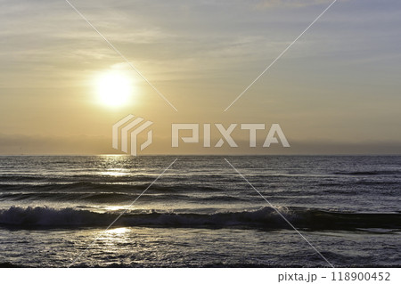 内灘海岸の夕焼け 内灘海岸の夕焼け 118900452