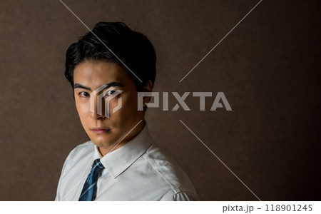 イケメンビジネスマン 118901245
