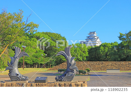 兵庫県姫路市、城見台公園から見た国宝姫路城と鯱の風景 118902235