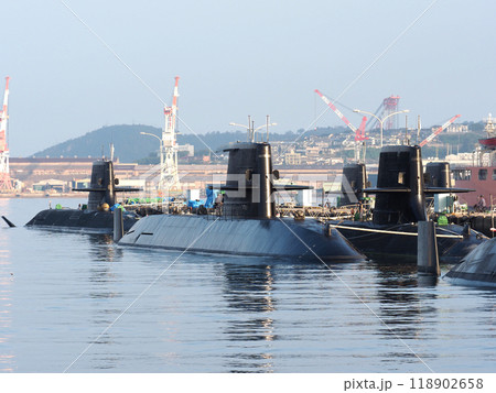 広島県呉市「アレイからすこじま」からの海上自衛隊の潜水艦や護衛艦 118902658