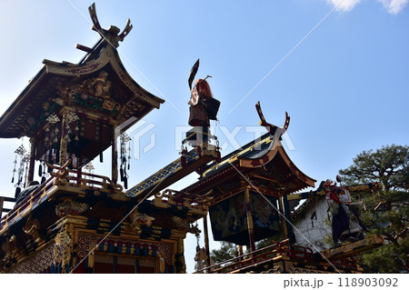 日本の岐阜県高山市　2017年の高山祭屋台の総曳き揃え　春と秋のからくり人形屋台の55年ぶりの競演 118903092