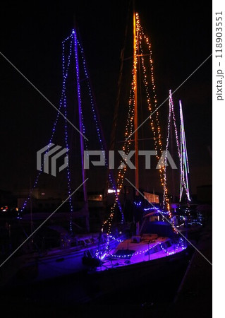 ヨットのイルミネーション 118903551