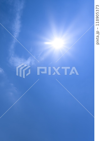夏の空と太陽と雲　横浜 118905373