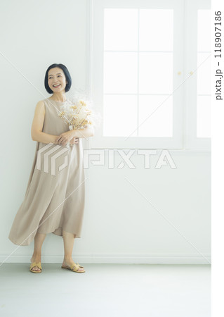 ミドル女性のビューティイメージ 118907186