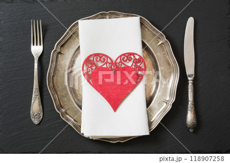 Christmas table setting with vintage dishware, silverware and heart decorations. 118907258
