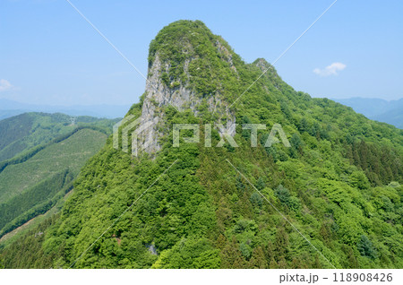 二子山東岳から望む二子山西岳 118908426