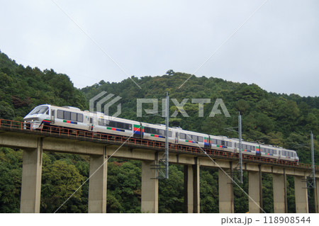篠栗線を行く783系特急電車「ハイパーサルーン」(JR九州) 篠栗線を行く783系特急電車「ハイパーサルーン」(JR九州) 118908544