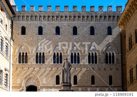 Piazza Salimbeni and statue of Sallustio Bandini , Siena, Italy 118909191
