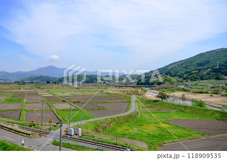 山の上から見た田舎の風景 118909535