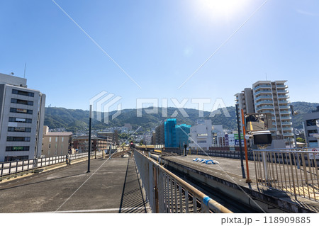 近鉄けいはんな線/新石切駅のプラットホームと生駒山 近鉄けいはんな線/新石切駅のプラットホームと生駒山 118909885
