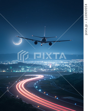 飛行機が飛び立ったあとの夜空の風景 118909954
