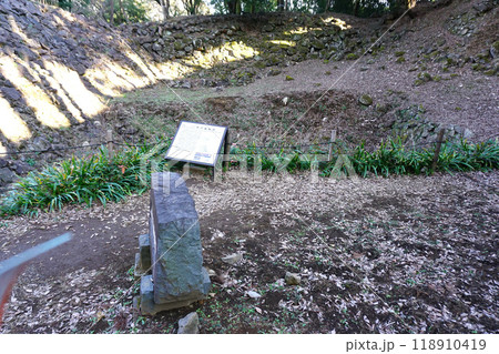 石垣山一夜城歴史公園　井戸曲輪跡 118910419