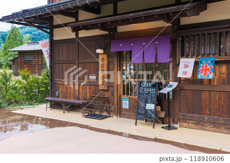 白川郷の花水木白川 118910606