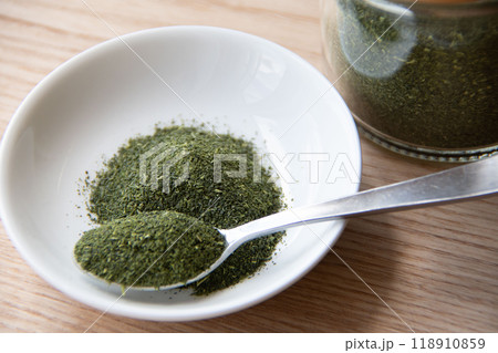 挽いた緑茶 118910859