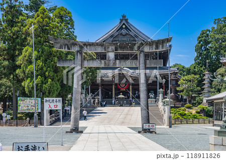 青空に映える豊川稲荷の大本殿(愛知県) 青空に映える豊川稲荷の大本殿(愛知県) 118911826