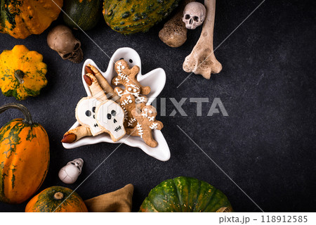 Halloween scary gingerbread cookies for party Halloween scary gingerbread cookies for party 118912585