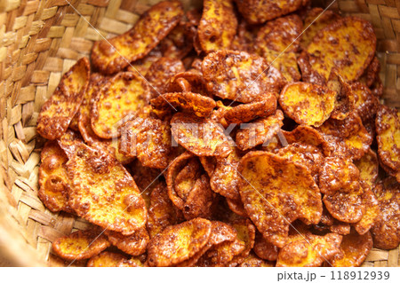 Organic crispy corn flakes with chocolate in rustic wicker bowl. Macro shot 118912939