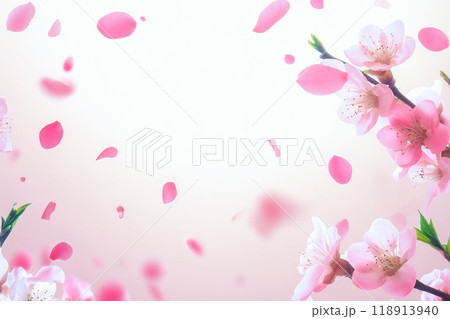 ピンクの花と花びらの舞う背景 118913940