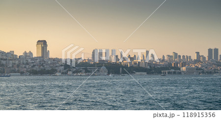 View from the sea to Istanbul at sunset. The coastline with old and new houses 118915356