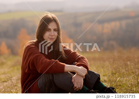 girl enjoying warm autumn in the park, hello autumn, autumn mood 118915735