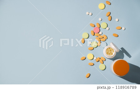 Assorted pills and nutritional supplements in different colors with white bottles  118916789