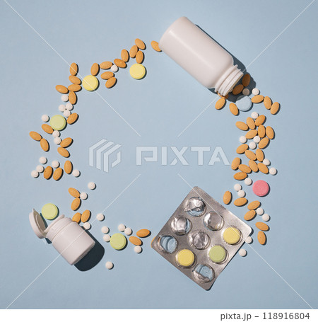 Flat lay of a variety of pills, vitamins and nutritional supplements of different colors and shapes  118916804