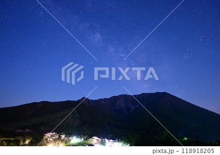 大山と天の川 118918205