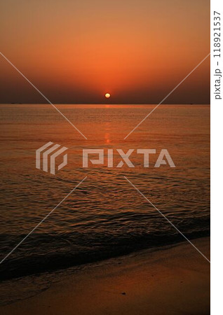 弓ヶ浜海岸からの日の出 118921537