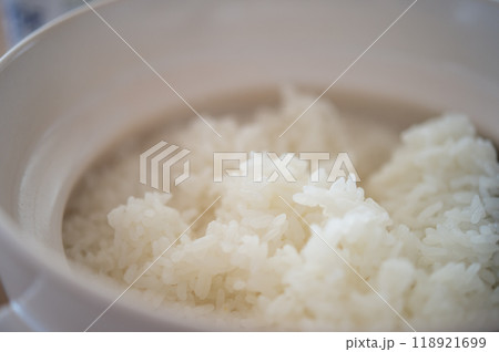 土鍋で炊いたごはん 土鍋で炊いたごはん 118921699