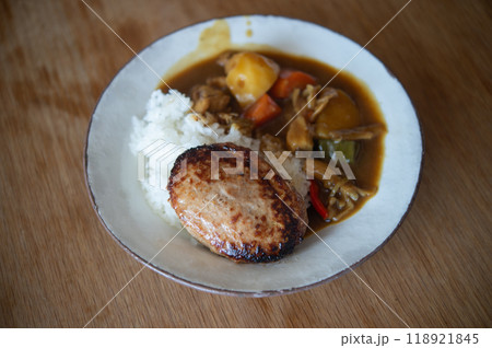 夏野菜のハンバーグカレー 118921845