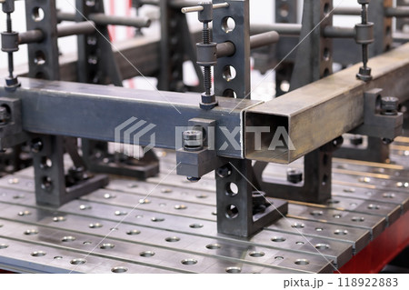 clamps fix the workpieces on slotted welding table clamps fix the workpieces on slotted welding table 118922883