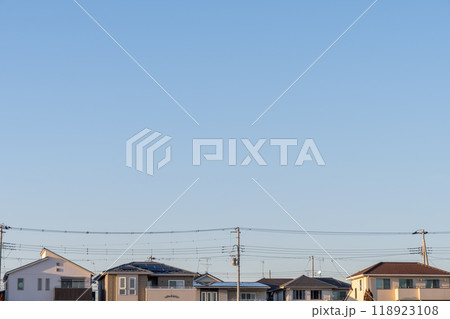晴れた日の住宅街 晴れた日の住宅街 118923108