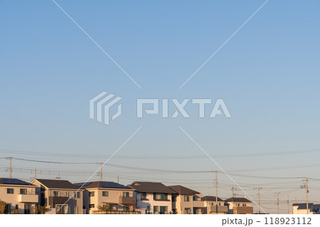 晴れた日の住宅街 晴れた日の住宅街 118923112