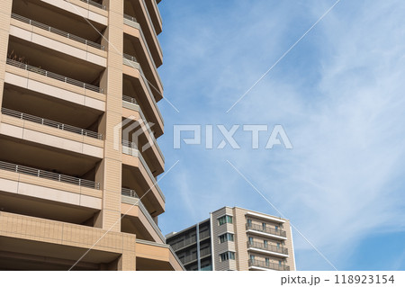 秋空のタワーマンション 秋空のタワーマンション 118923154
