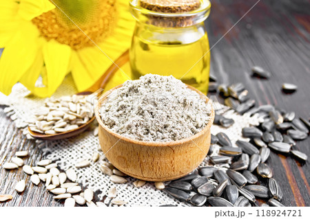 Flour sunflower in bowl with seeds on board 118924721