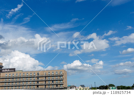 澄み切った秋の青空の風景 118925734