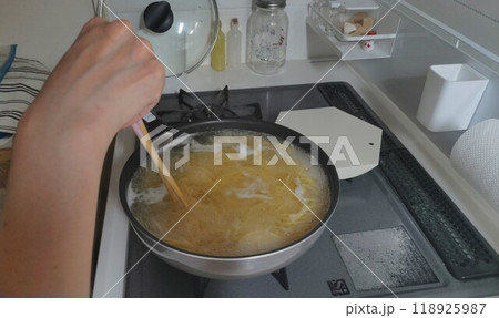 パスタづくり Making Pasta パスタづくり Making Pasta 118925987