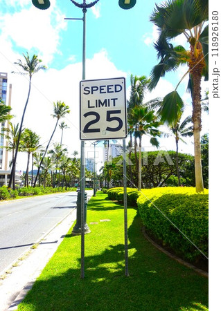 アメリカ・ハワイの速度制限標識 SPEED LIMIT 25 アメリカ・ハワイの速度制限標識 SPEED LIMIT 25 118926180