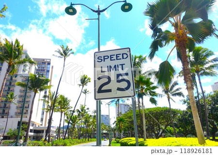 アメリカ・ハワイの速度制限標識 SPEED LIMIT 25 アメリカ・ハワイの速度制限標識 SPEED LIMIT 25 118926181