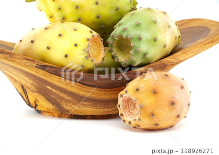 Fresh prickly pear fruit in wooden bowl on white background 118926271