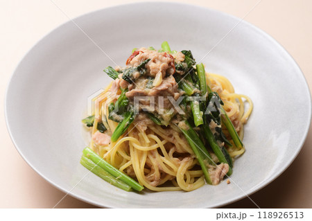 ツナと小松菜のパスタ ツナと小松菜のパスタ 118926513